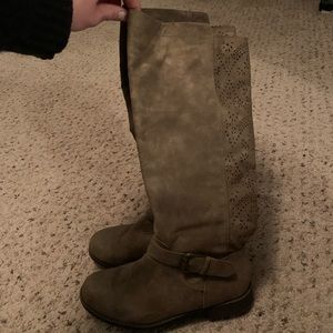 Light brown women’s boots